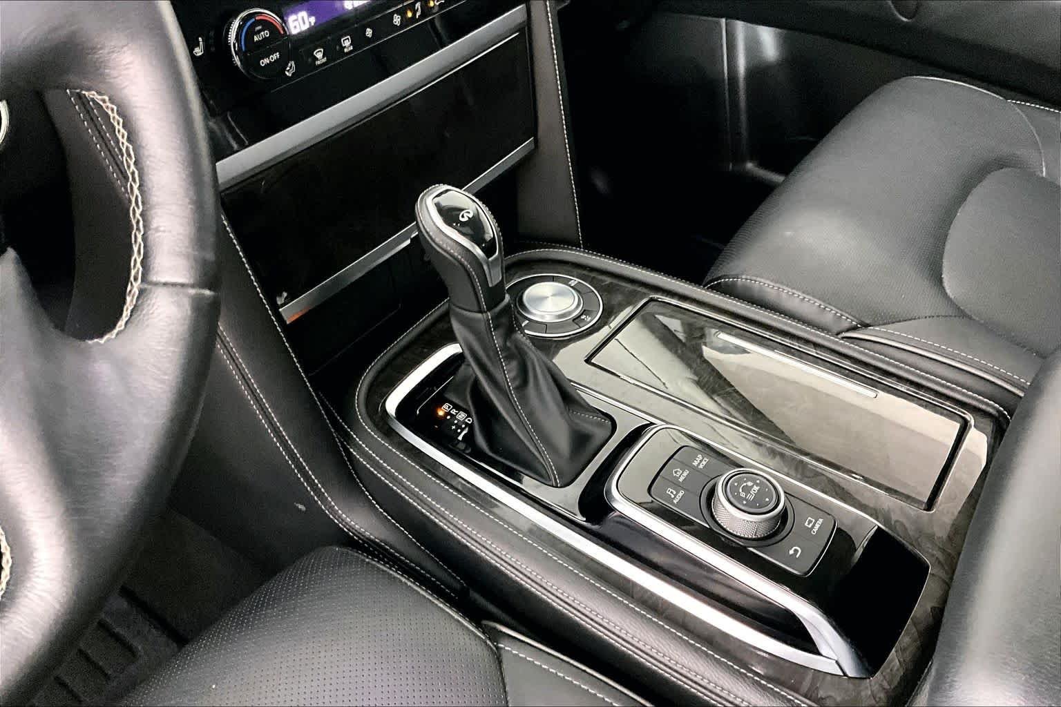 Used 2022 Champagne Quartz INFINITI LUXE image 15