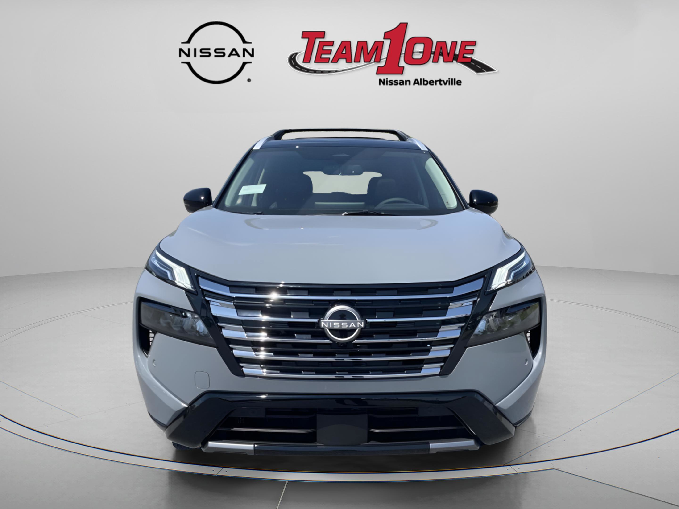 New 2026 Boulder Gray Pearl / Super Black Two-tone Nissan Platinum image 2