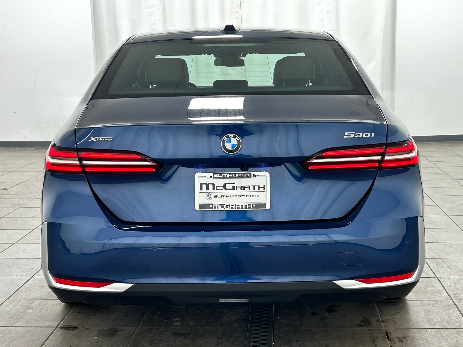 New 2026 Phytonic Blue Metallic BMW 530i xDrive image 4
