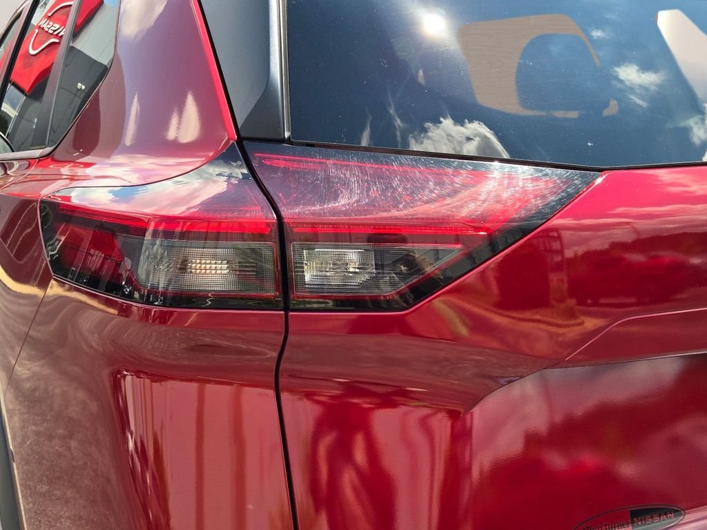 Used 2022 Red Nissan SV image 10