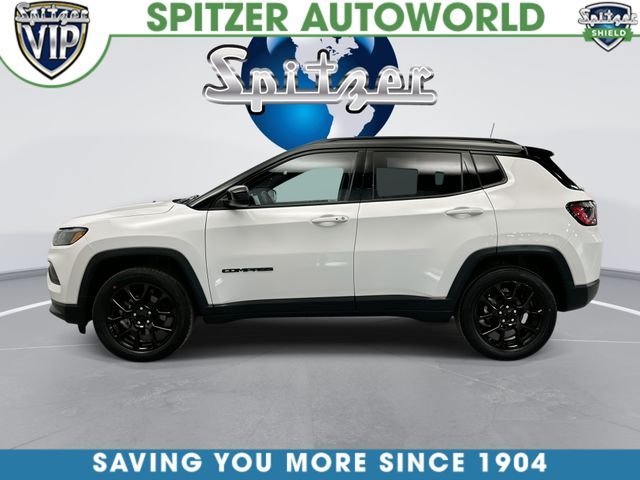 Used 2022 White Jeep Latitude image 6