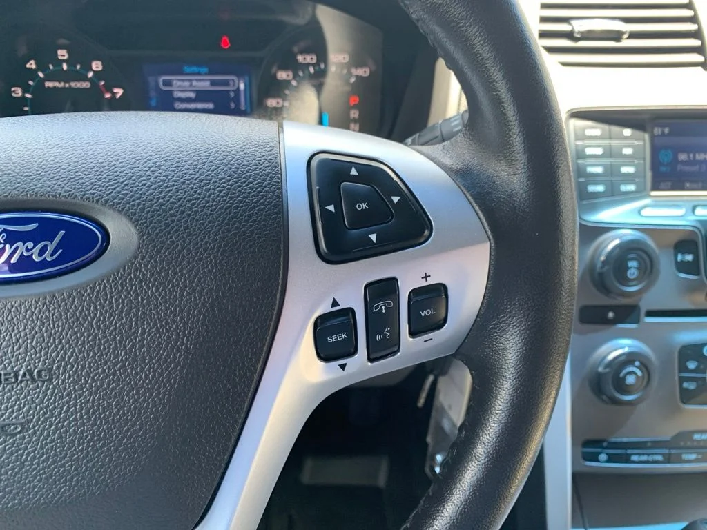 Used 2015 Gray Ford XLT image 30