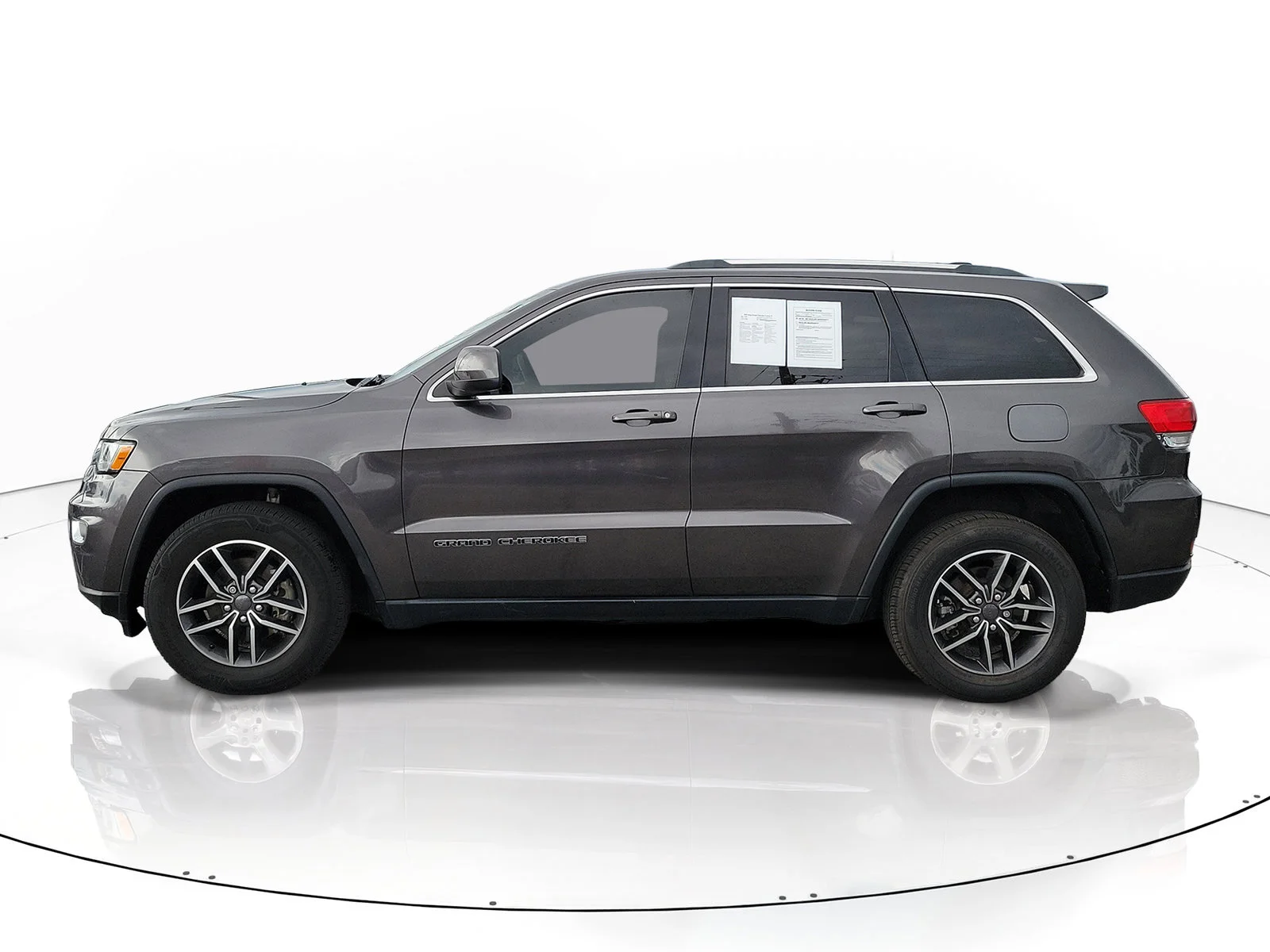 Used 2019 Granite Crystal Metallic Clearcoat Jeep Laredo E image 4