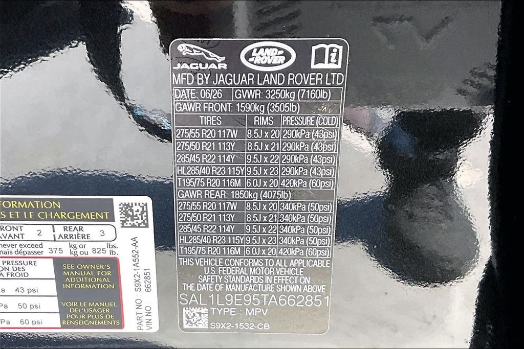 New 2026 SANTORINI BLACK Land Rover Dynamic SE image 8