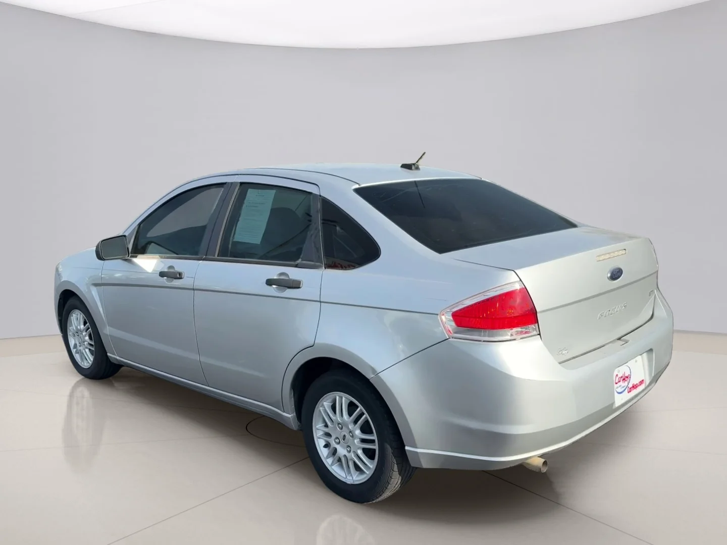 Used 2010 Silver Ford SE image 3