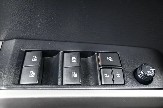 Used 2022 White Toyota SR5 image 12