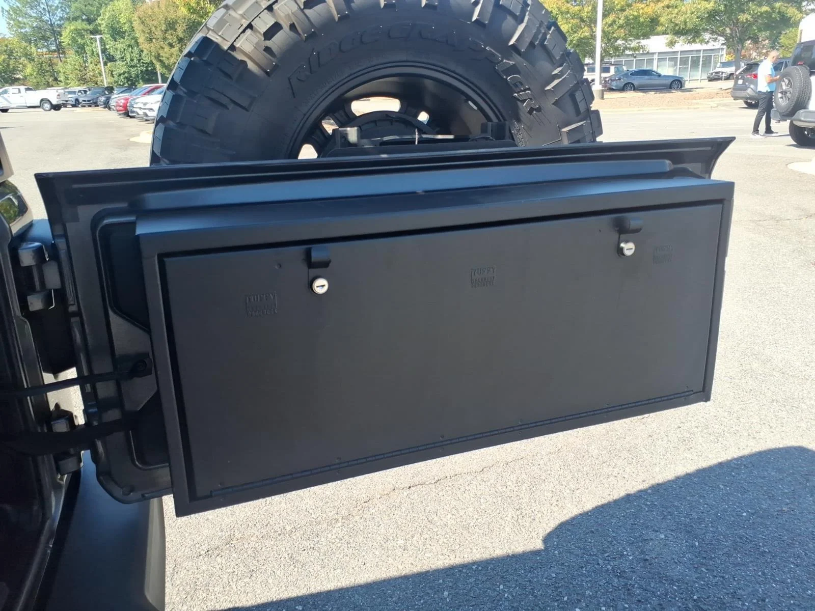Used 2018 Granite Crystal Metallic Clearcoat Jeep Sport S image 18