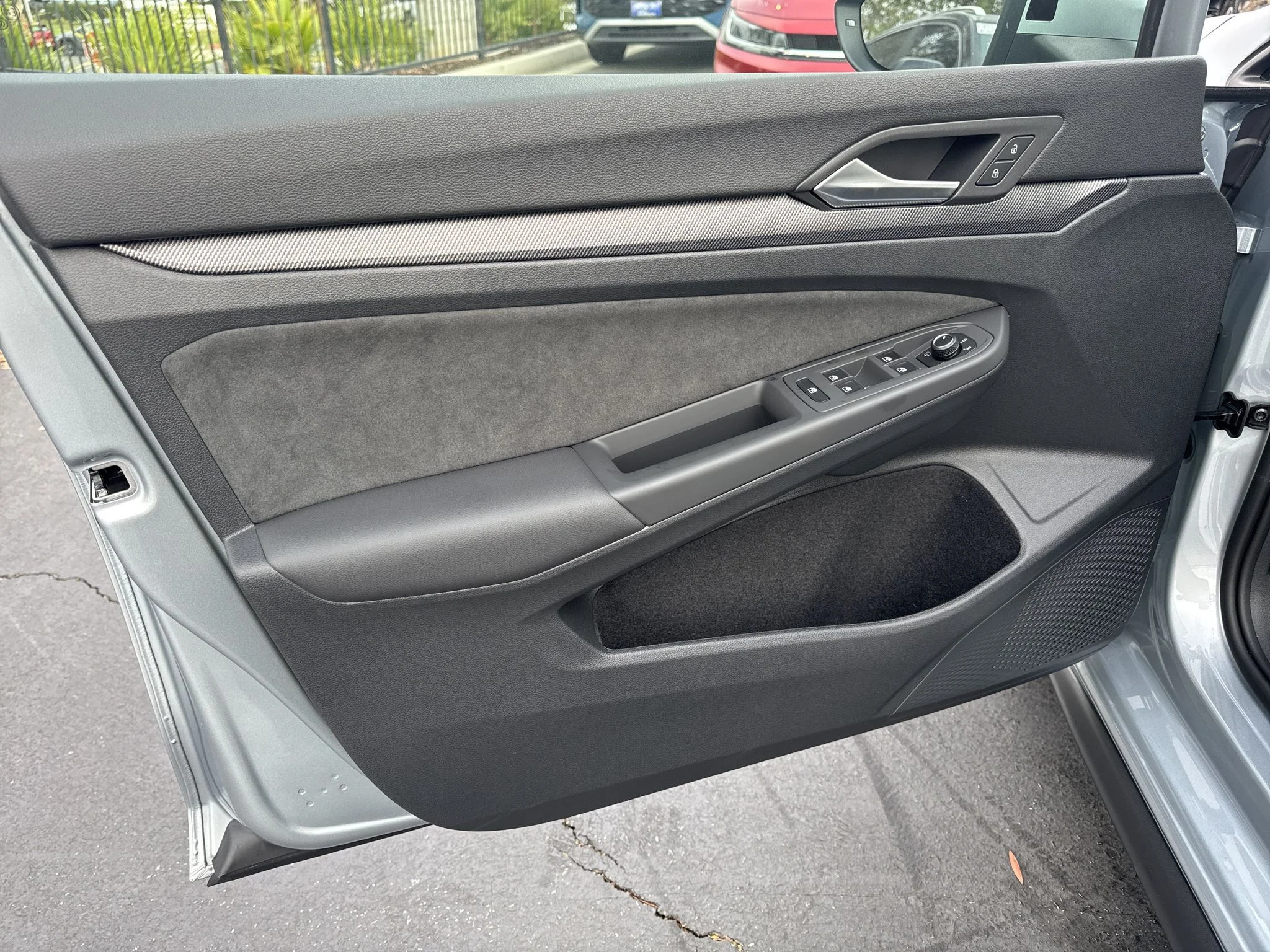 New 2026 Alpine Silver Metallic Volkswagen SE image 11