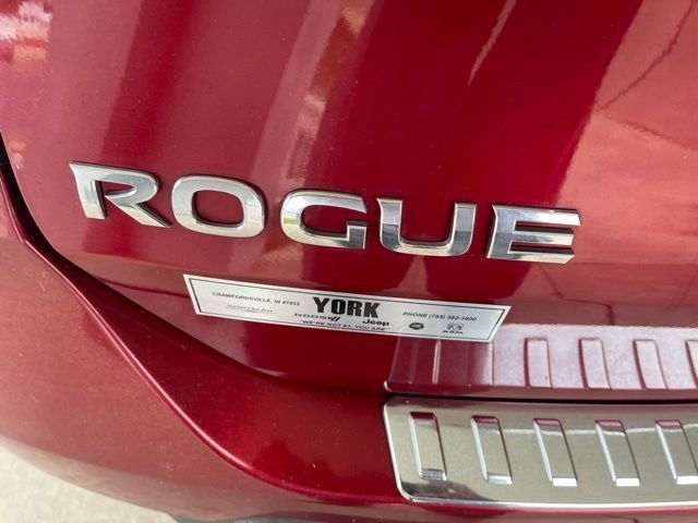 Used 2018 Red Nissan SV image 12