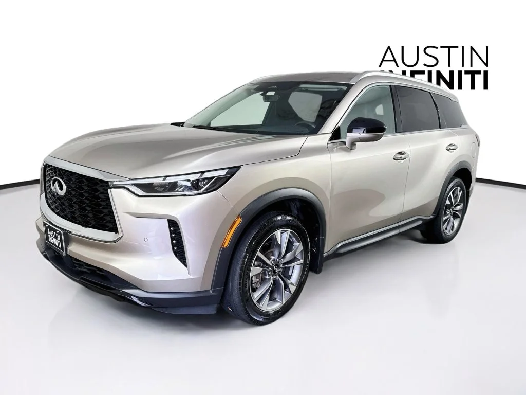 Certified Used 2023 Titanium INFINITI LUXE image 5