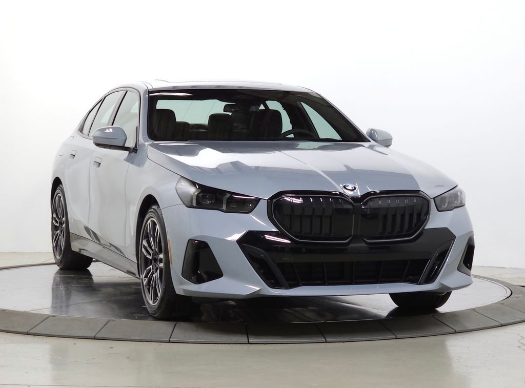 Used 2026 Gray Metallic BMW 530i xDrive image 1