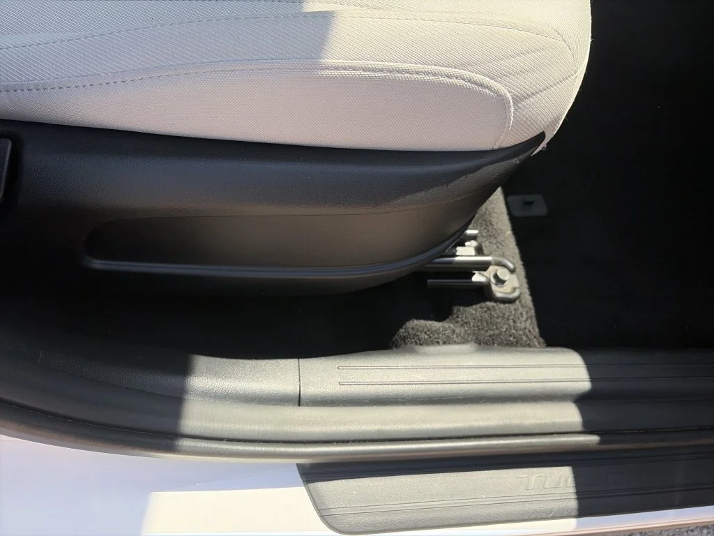Used 2025 White Hyundai SEL image 34