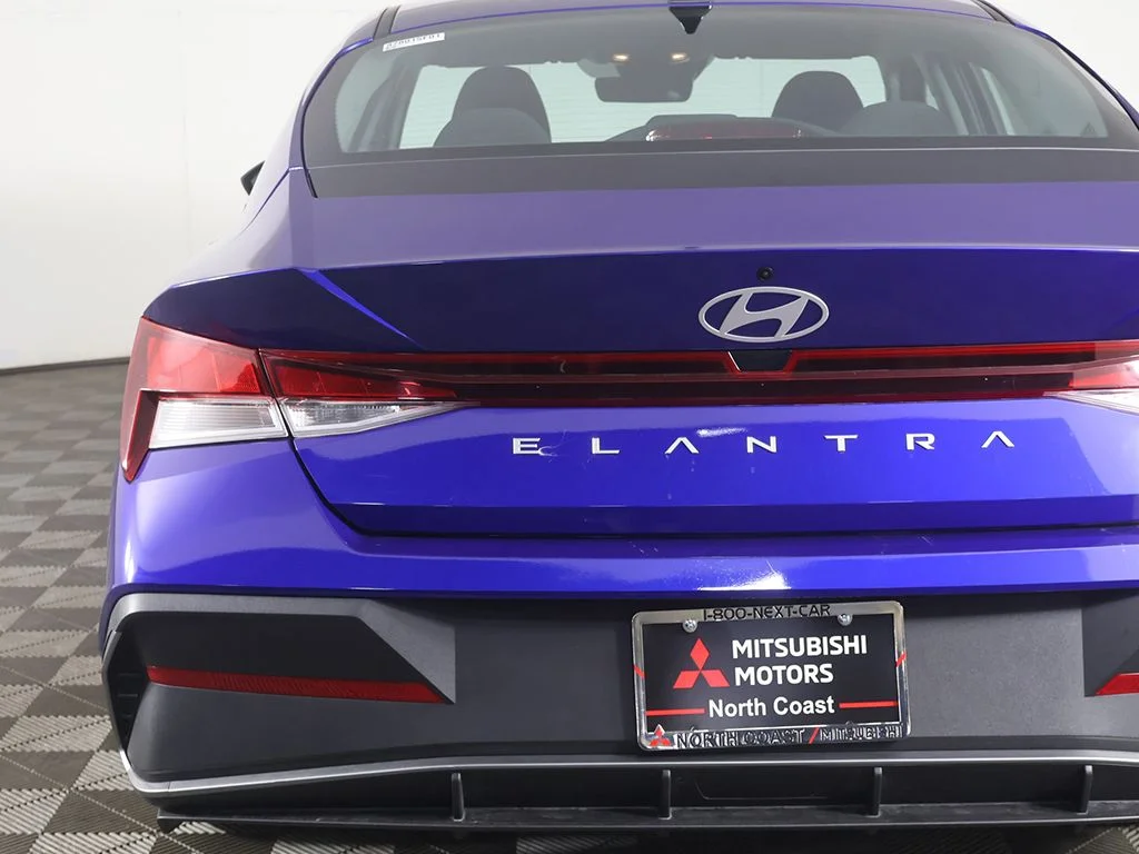 Used 2025 Blue Hyundai SE image 13