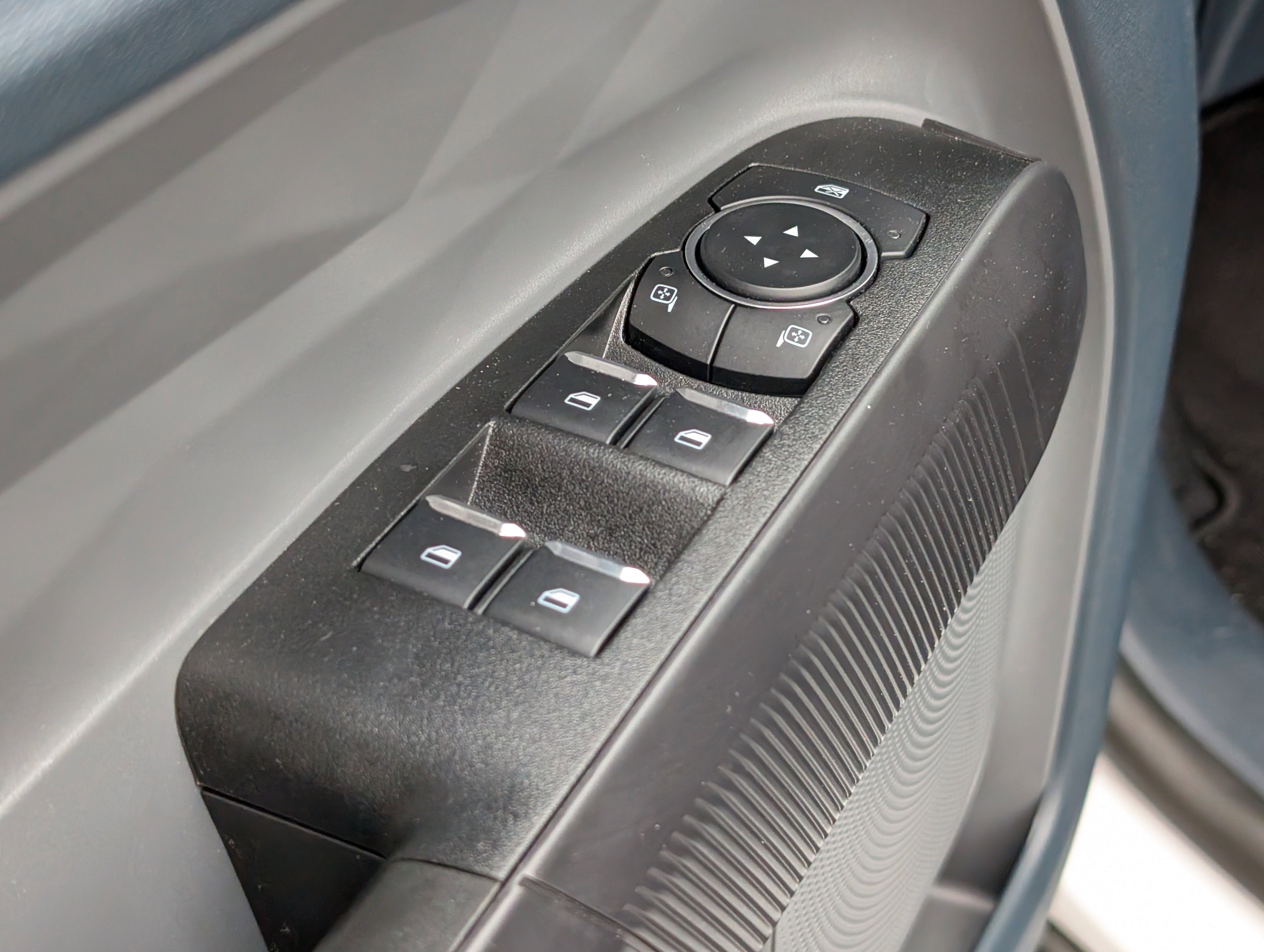 2025 Ford Maverick XL - Photo 17
