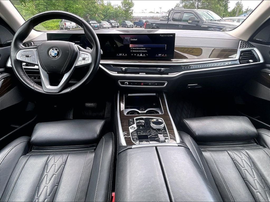 Used 2024 Green BMW xDrive40i image 22