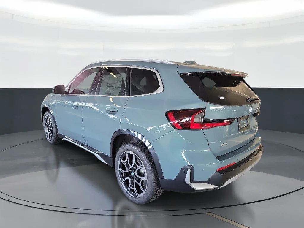 New 2027 Cape York Green Metallic BMW xDrive28i image 4