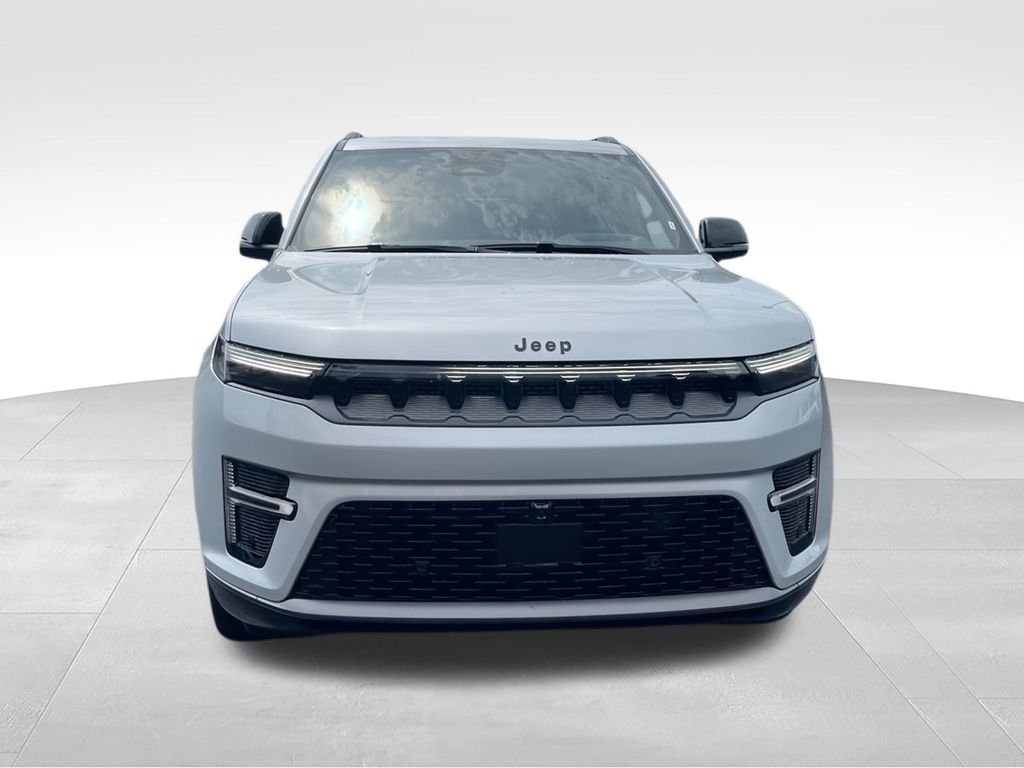 New 2026 Silver-Zynith Exterior Paint Jeep Limited Reserve image 3