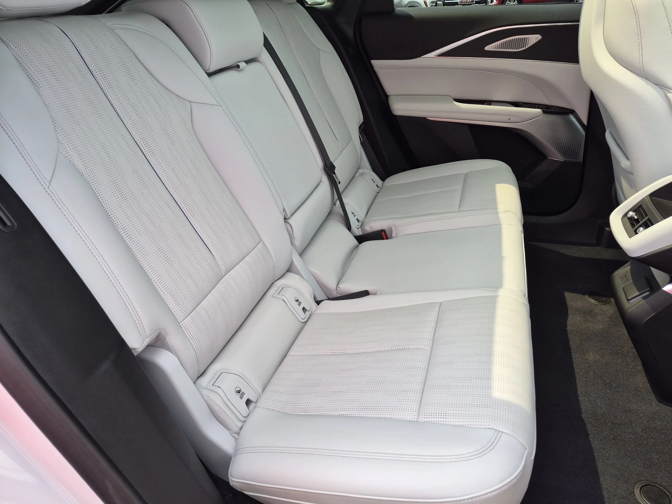 Used 2024 Crystal White Tricoat Cadillac Luxury image 27