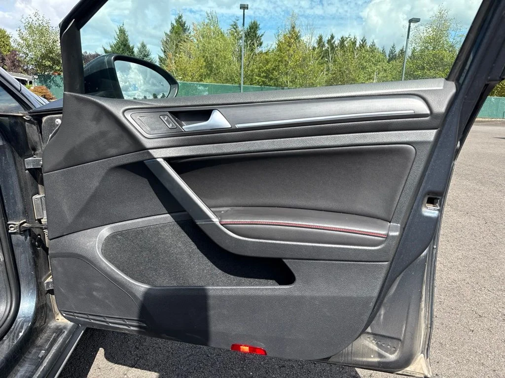 Used 2019 Night Blue Metallic Volkswagen 2.0T SE image 24