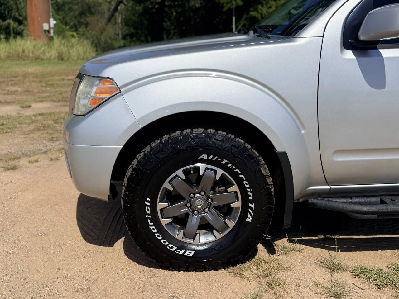 Used 2016 Silver Nissan PRO 4X 4x4 4dr Crew Cab 5 ft. SB Pickup 5A image 11