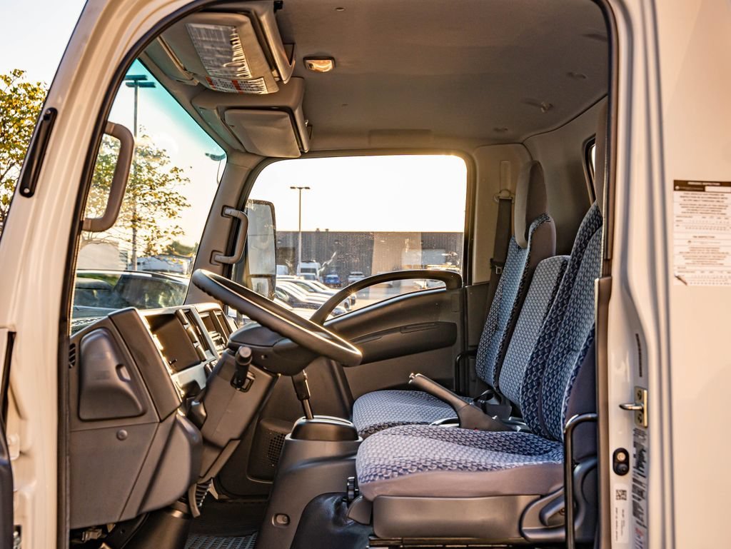 Used 2022 White Isuzu  image 20