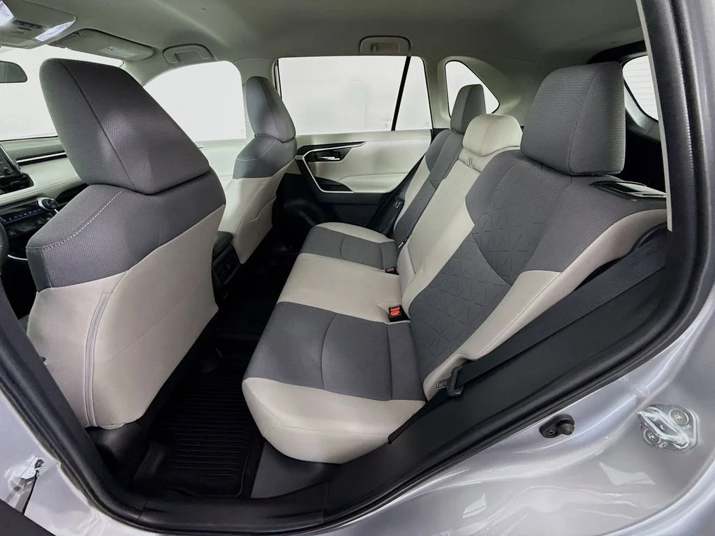 Used 2022 Silver Toyota XLE image 25