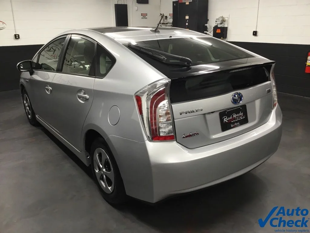 Used 2015 Silver Toyota Three image 7