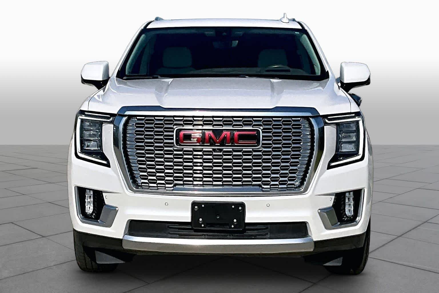 Used 2021 White Frost Tricoat GMC Denali image 3