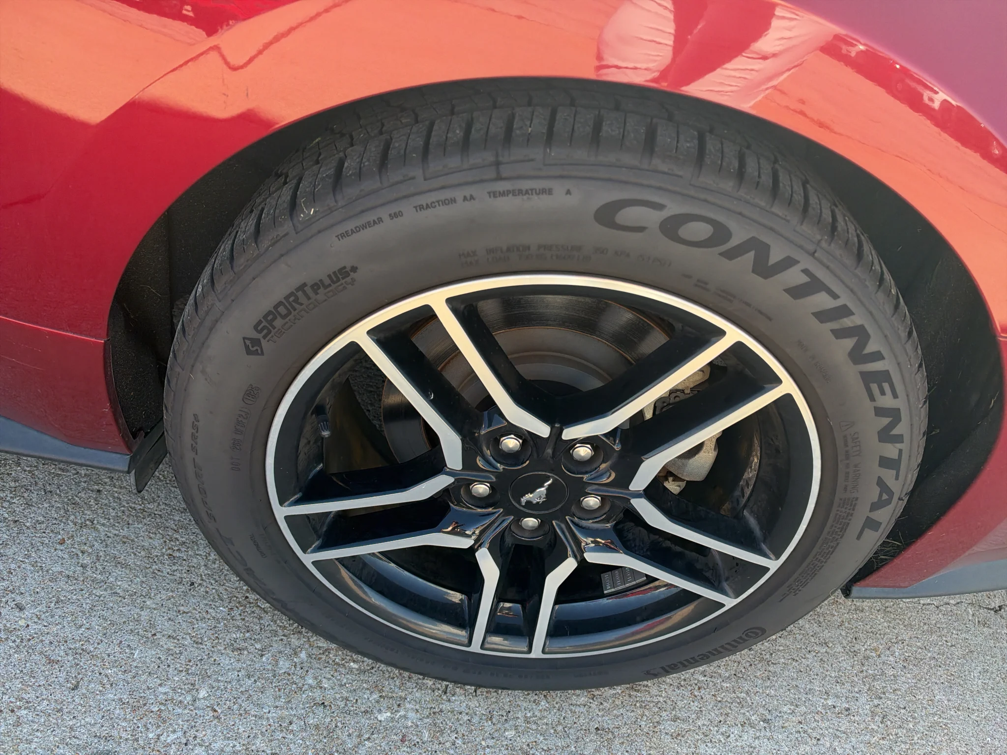Used 2018 Ruby Red Tinted Clearcoat Metallic Ford GT image 9