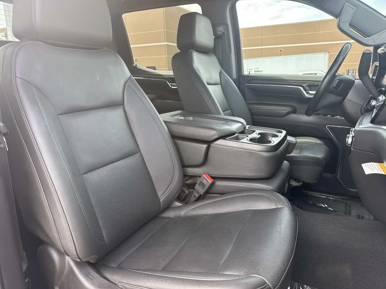Used 2024 White GMC SLT image 12
