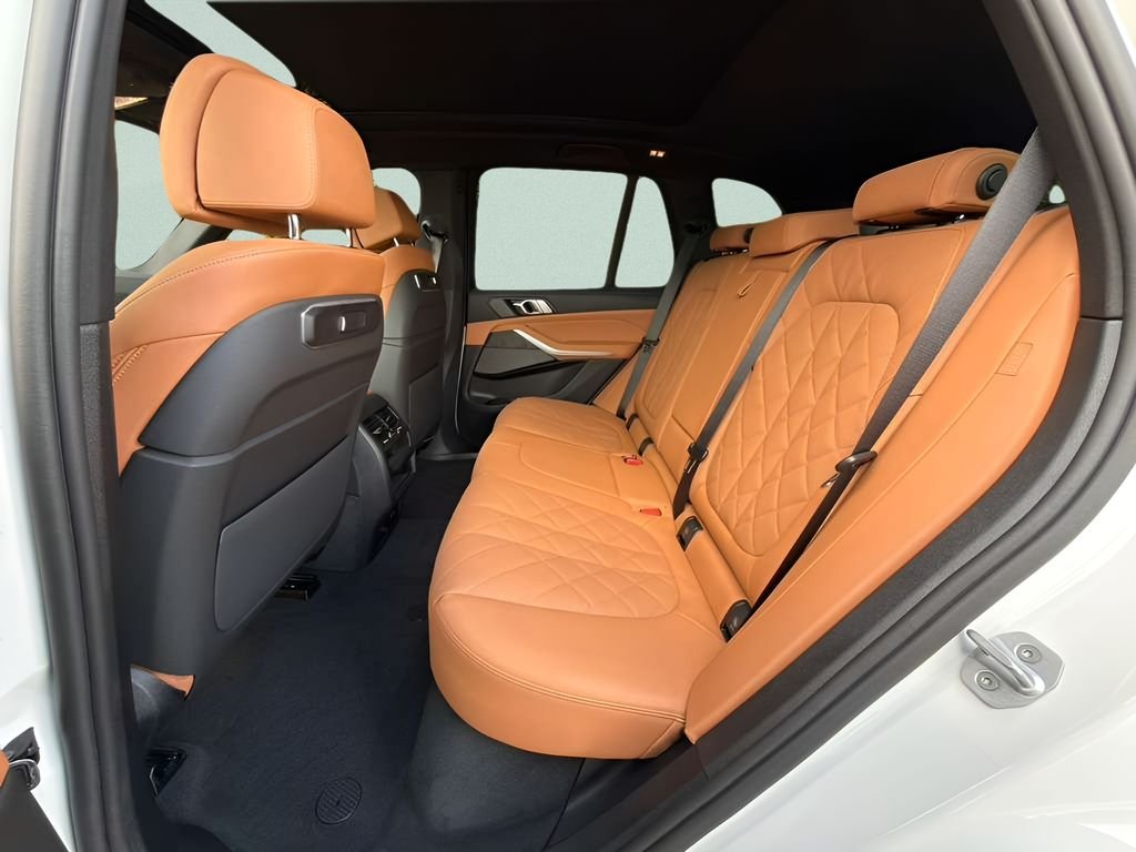 New 2026 Mineral White Metallic BMW xDrive50e image 21