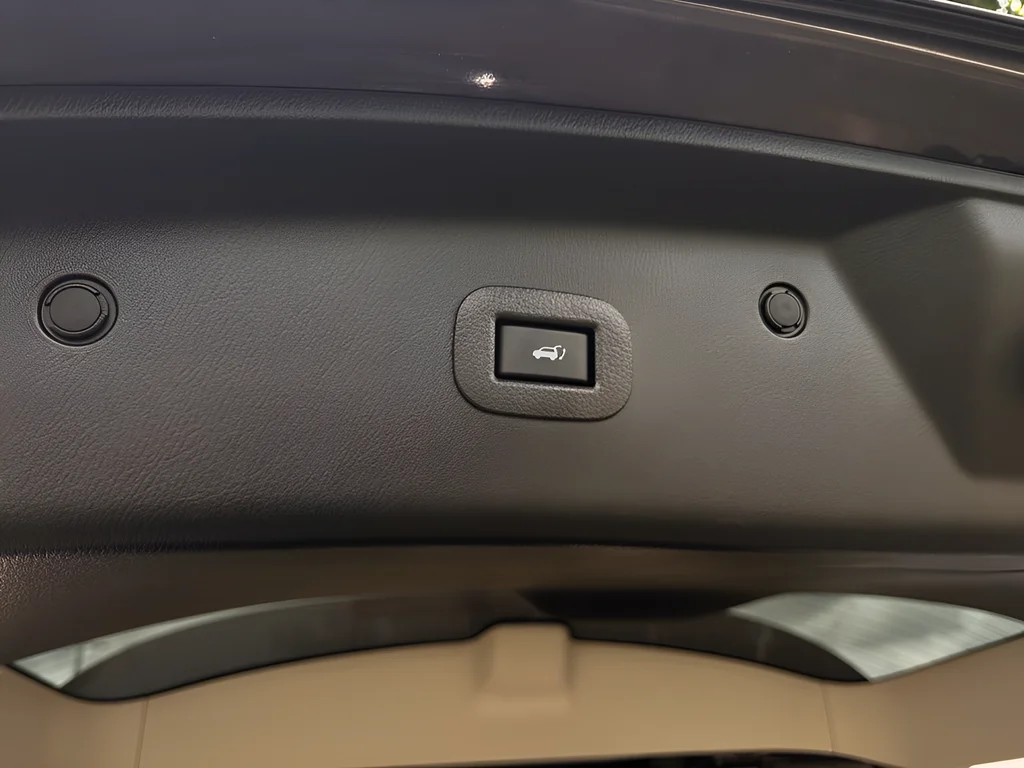 Used 2022 Gray INFINITI LUXE image 25