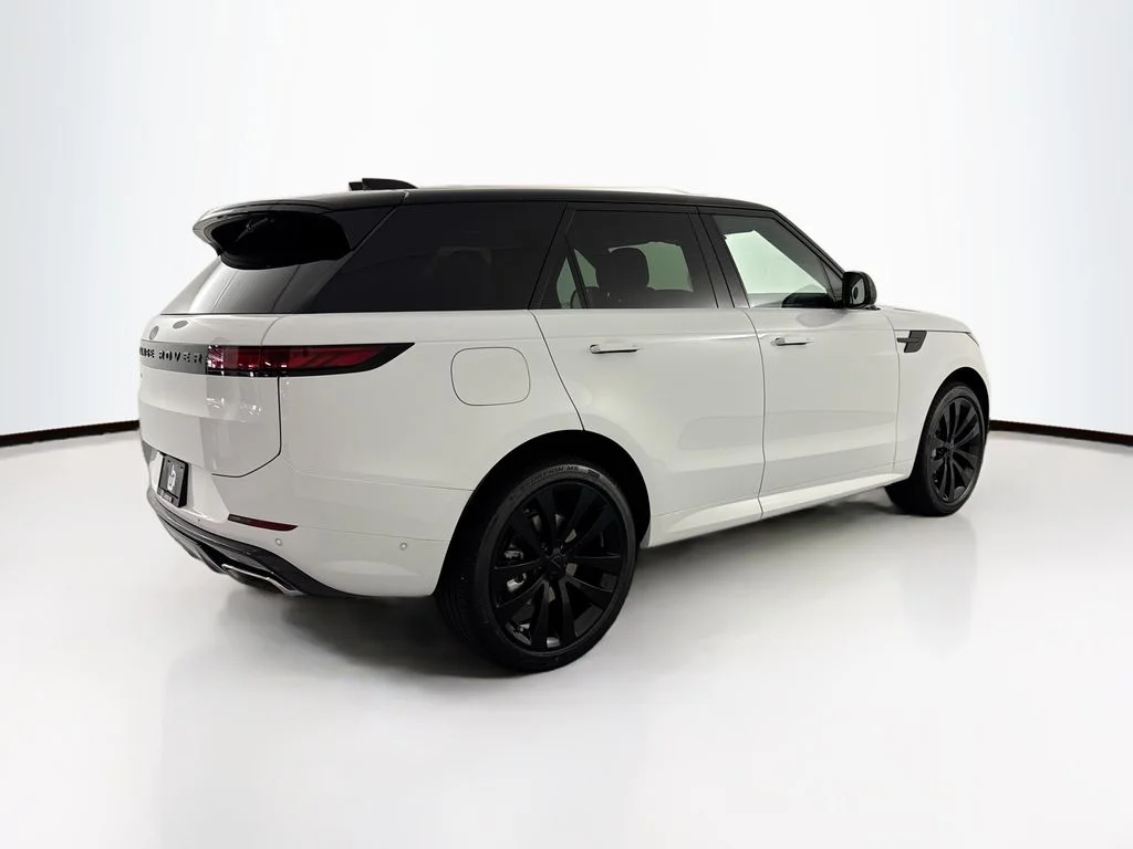 New 2026 Fuji White Land Rover Dynamic SE image 5