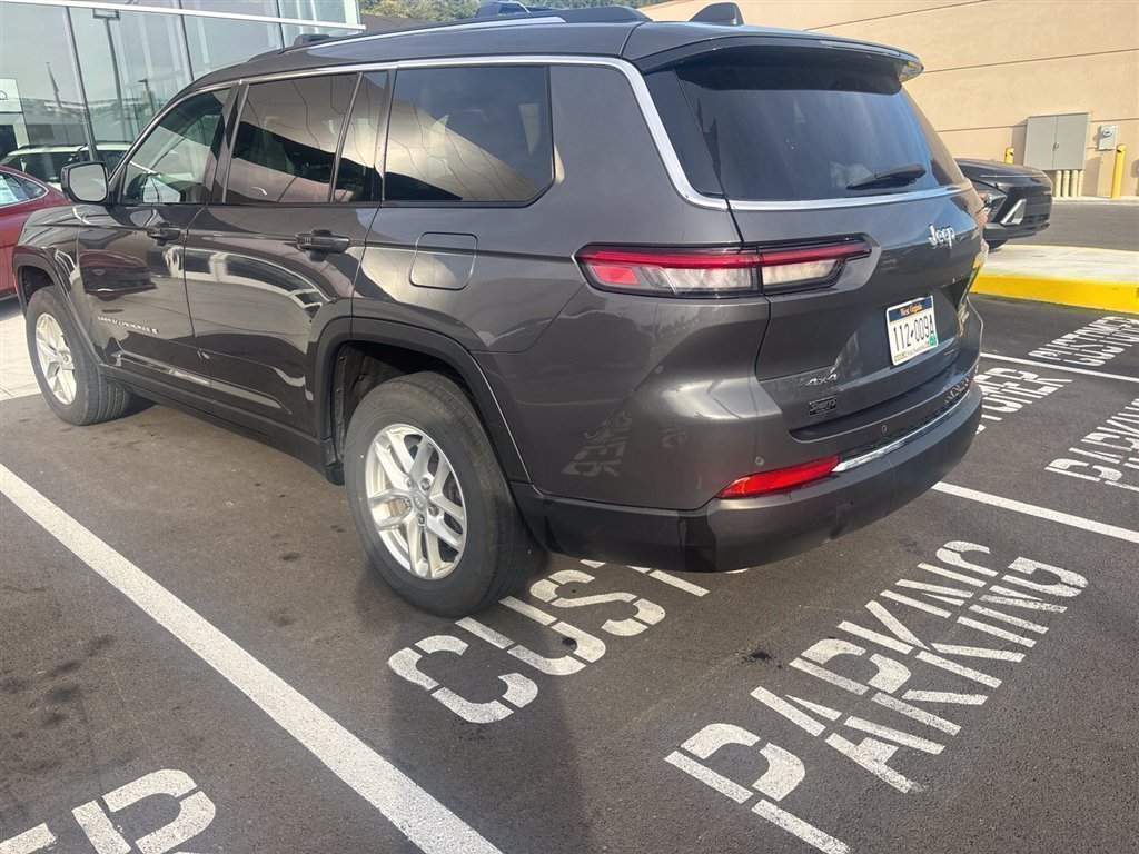 Used 2023 Gray Jeep Laredo image 10