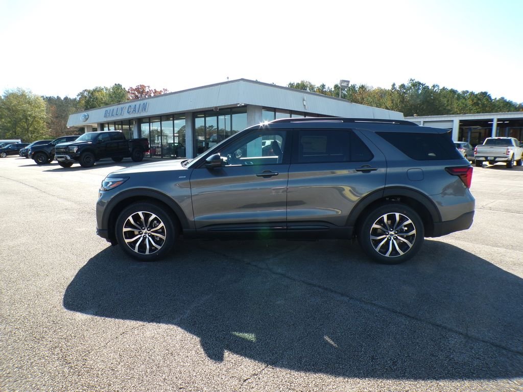 New 2026 Carbonized Gray Metallic Ford ST-Line image 4