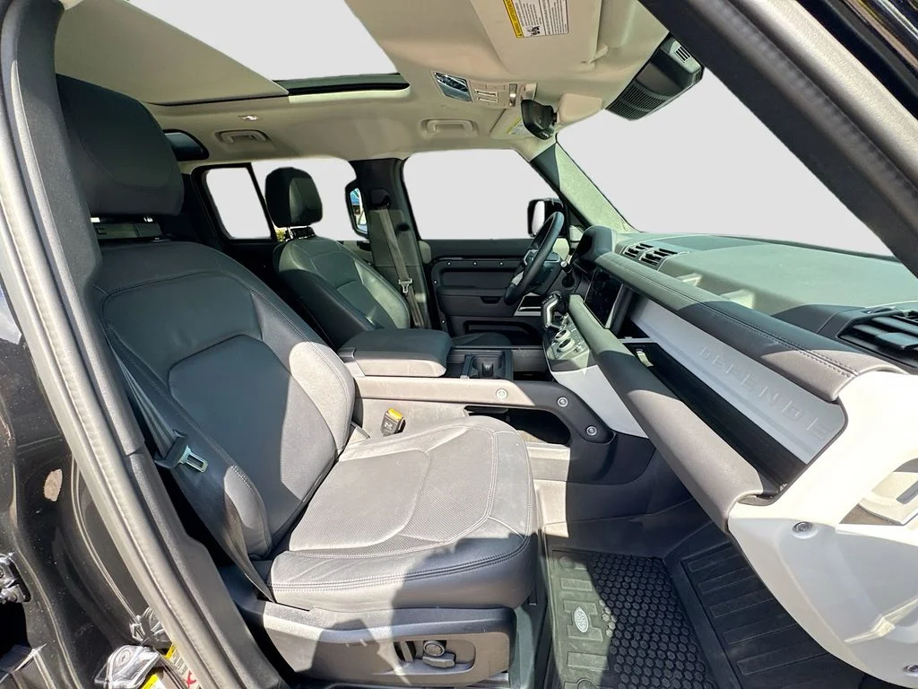 Used 2024  Land Rover S image 30