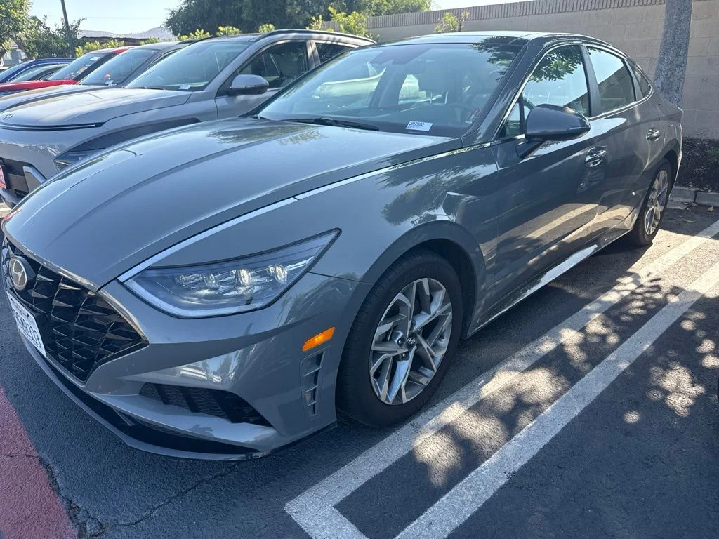 Used 2023 Gray Hyundai SEL image 1