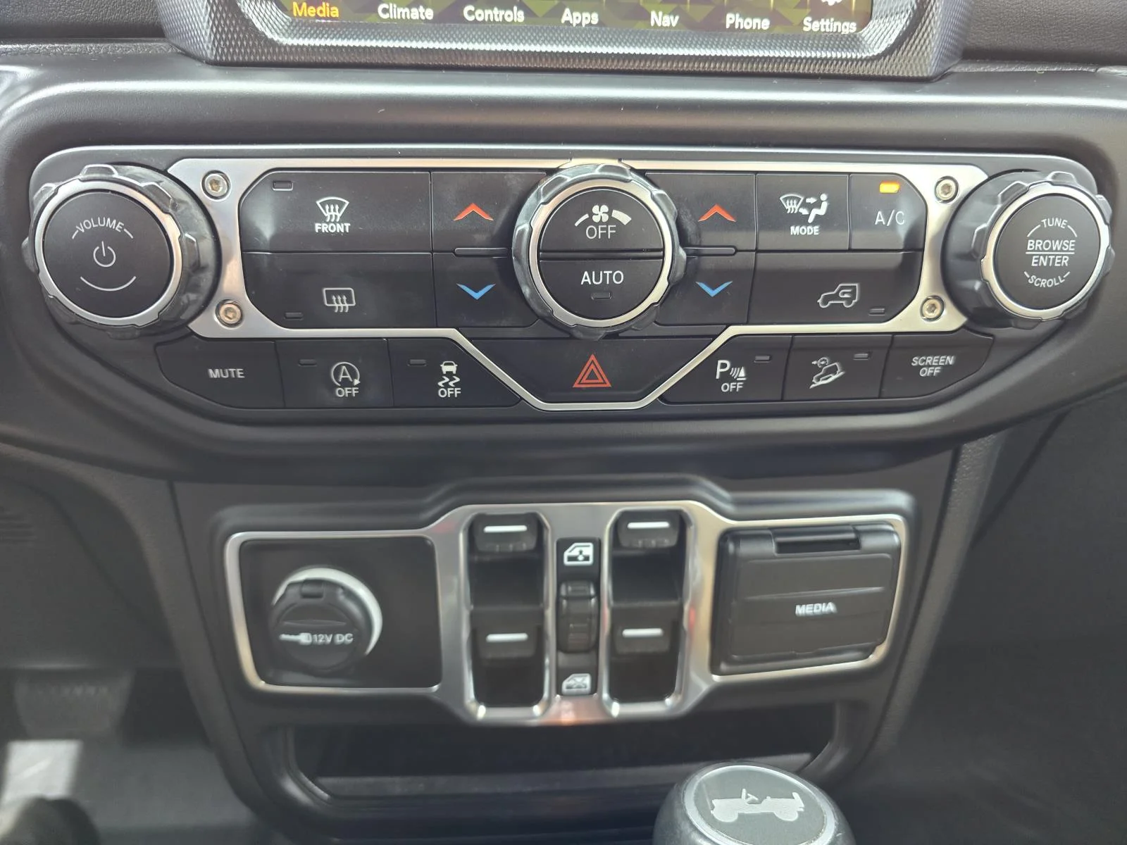 Used 2020 Bright White Clearcoat Jeep Sahara image 15
