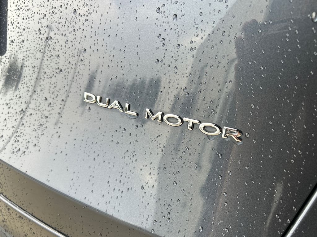 Used 2023  Tesla Long Range image 24