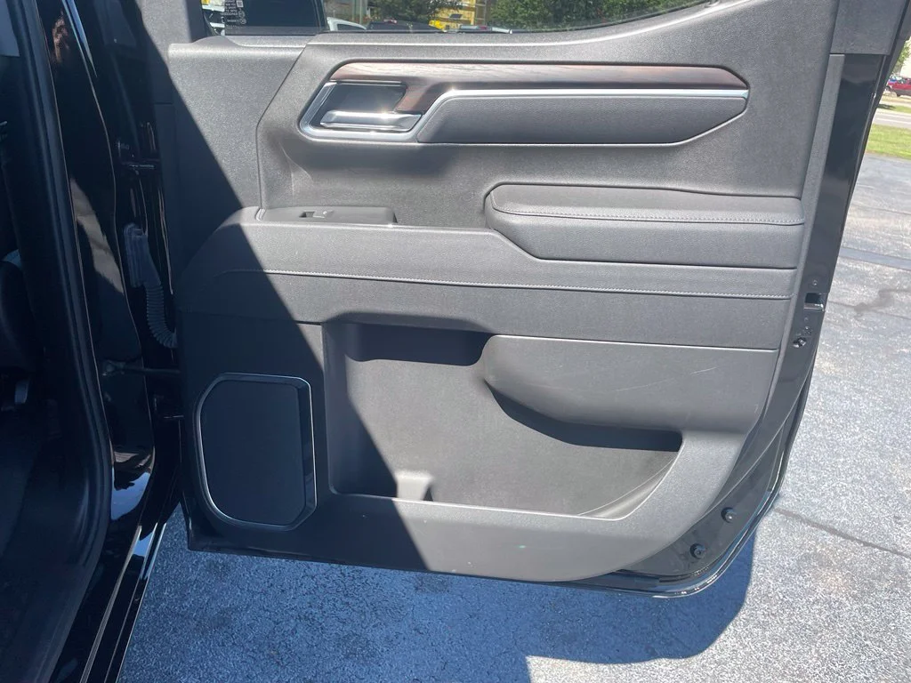 Used 2025 Onyx Black GMC SLT image 19