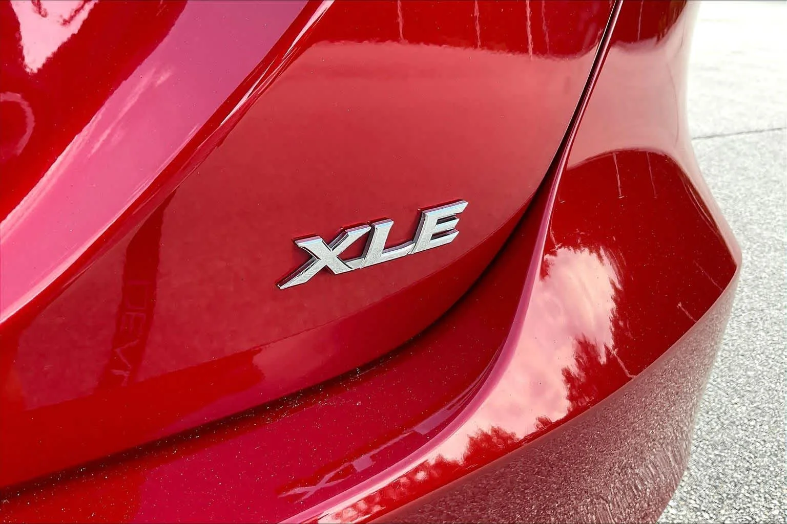 Used 2023 Supersonic Red Toyota XLE image 10