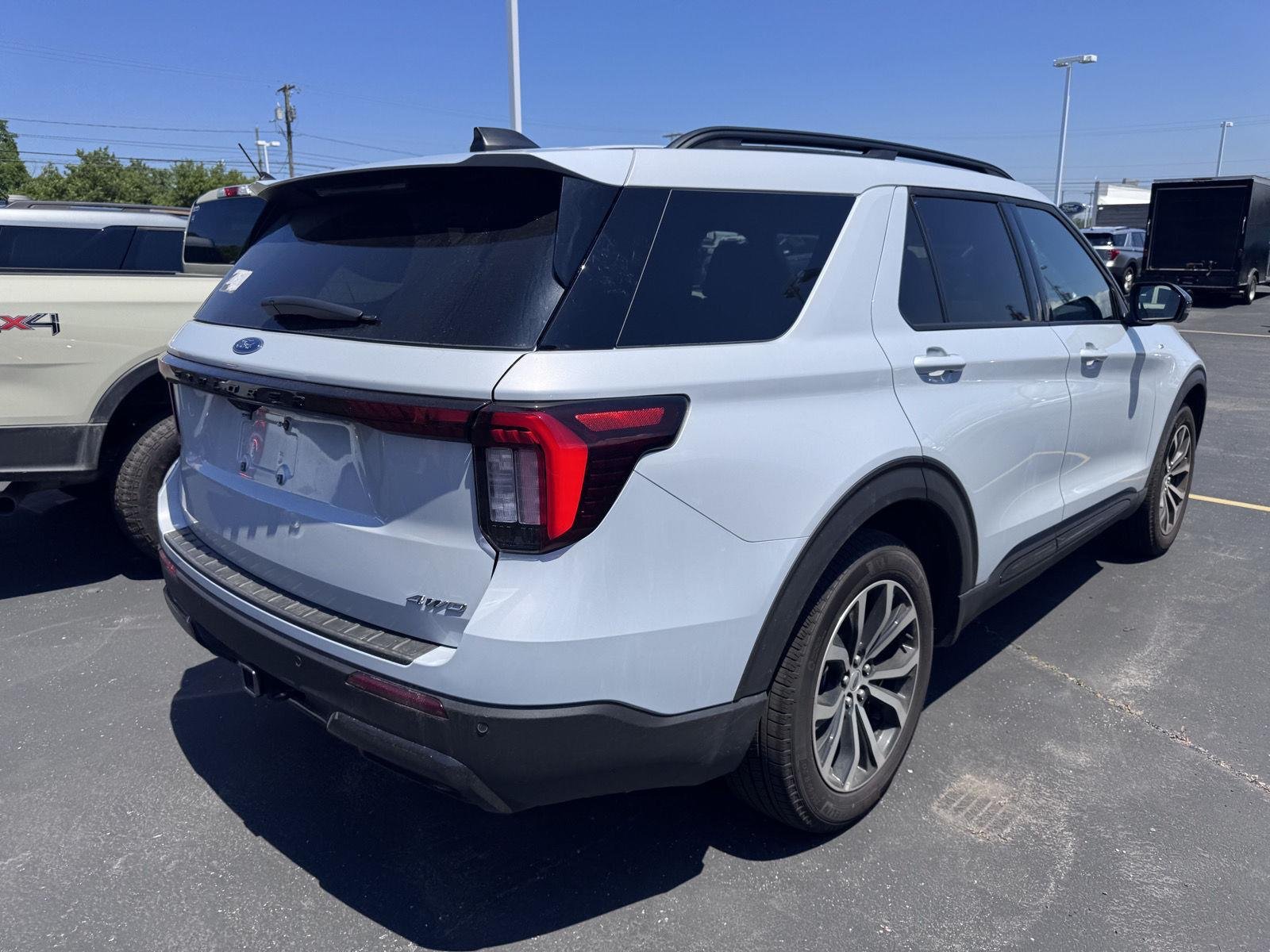 Used 2026 Wh Ford ST-Line image 5