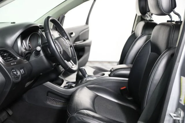 Used 2018 Silver Dodge Crossroad image 15