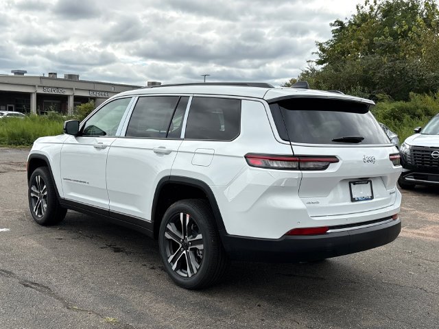 New 2027 Bright White Clear-Coat Paint Jeep Limited image 4