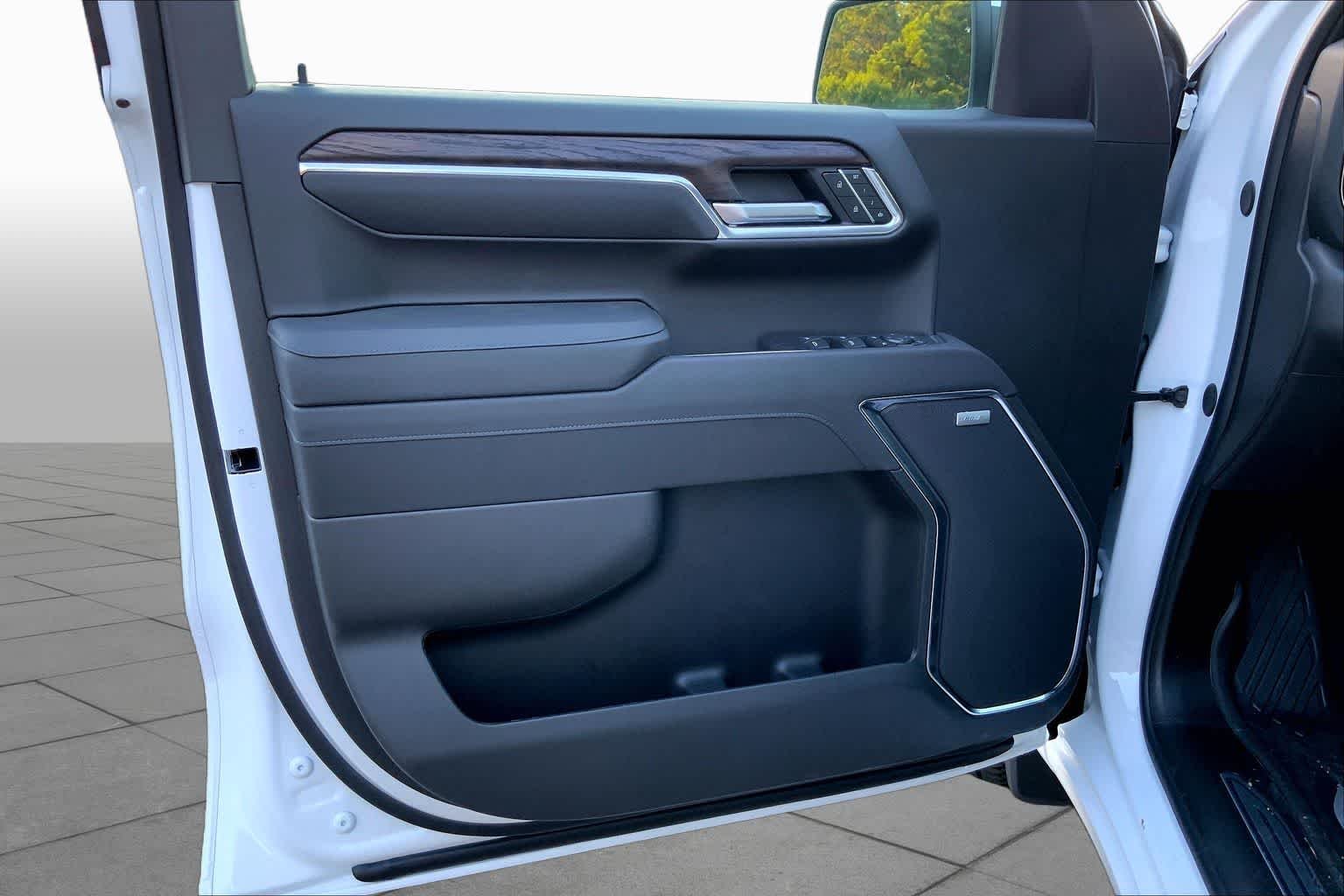 2026 GMC Sierra 1500 SLT - Photo 9