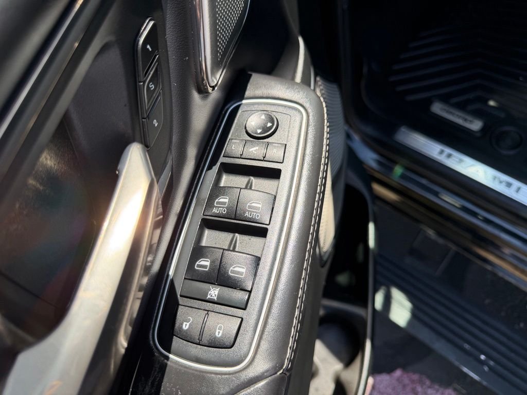 Used 2021 Diamond Black Crystal Pearlcoat Ram Limited image 13