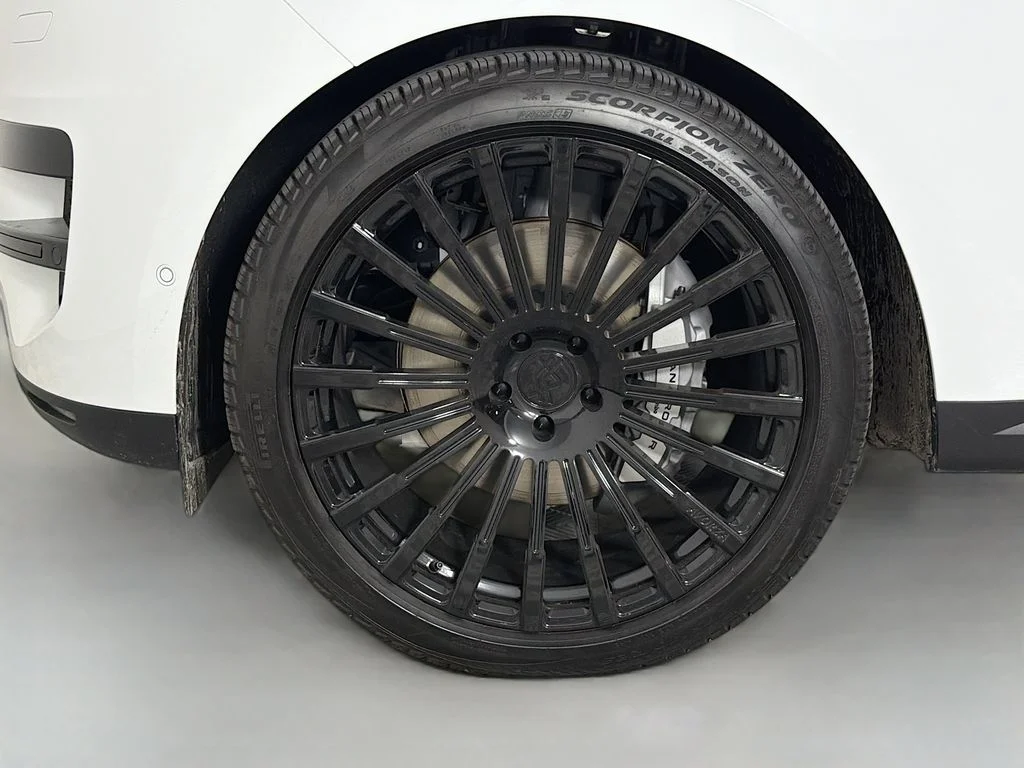 New 2026 Fuji White Land Rover SE image 33