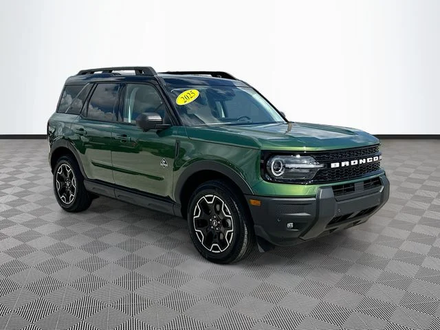 Used 2025 Green Ford Outer Banks image 3
