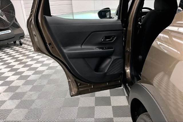 New 2026 Canyon Bronze Metallic Nissan S image 32