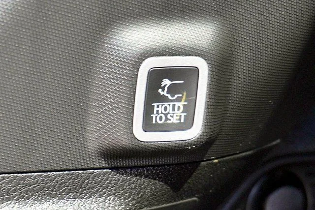 New 2026 Baltic Gray Metallic Clear-Coat Exterior Paint Jeep Limited image 17